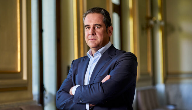 Manuel Domínguez explica el mercado de divisas y el X Rolling FX en Braindex