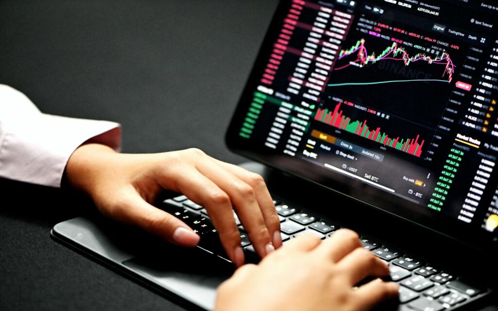 Aprende a aplicar el análisis técnico y a identificar Divergencias y convergencias en gráficos, con Braindex